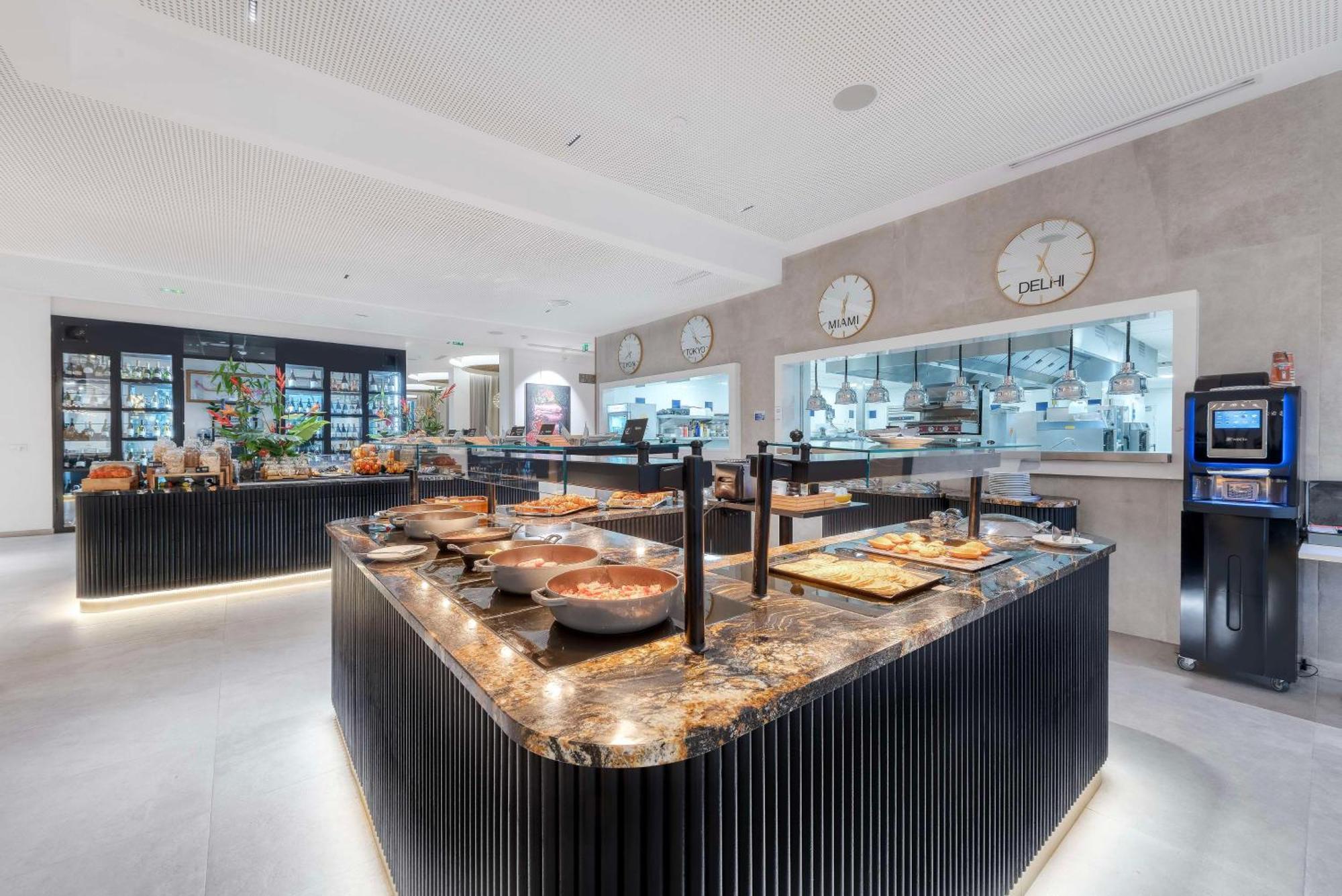 Golden Tulip Lyon Ouest Techlid & Hotel Limonest