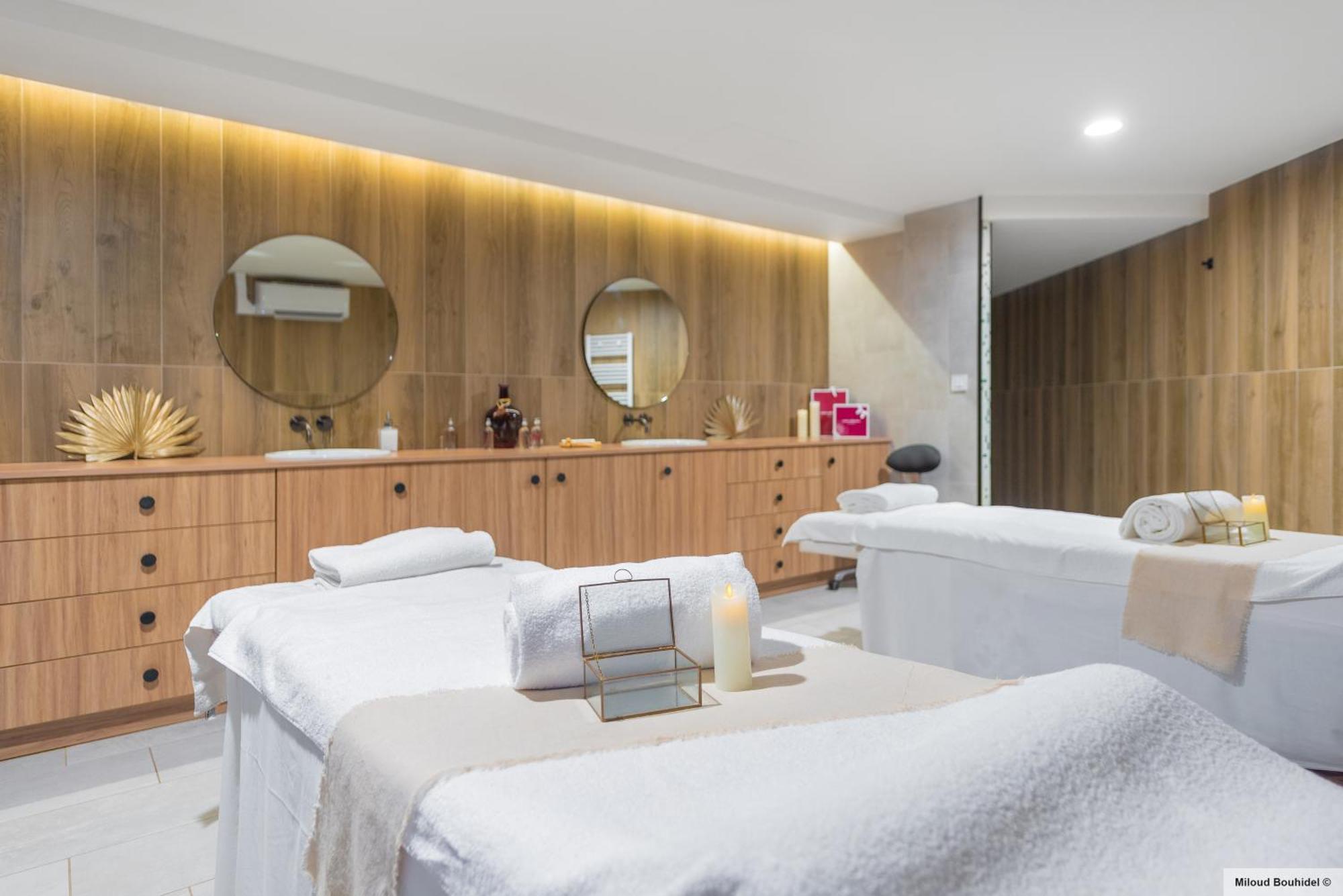 Golden Tulip Lyon Ouest Techlid & Hotel 4*