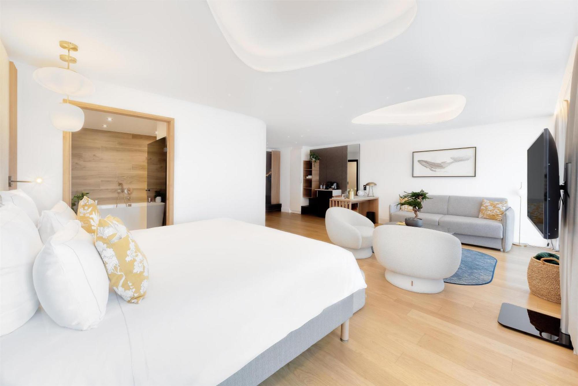 Golden Tulip Lyon Ouest Techlid & 4* Limonest
